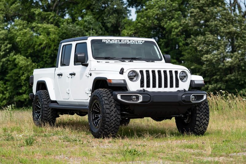 Jeep Gladiator JT 4WD with a Rough Country leveling kit
