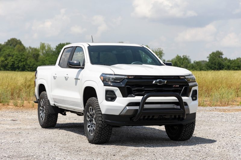 GMC Canyon 4WD with a Rough Country leveling kit